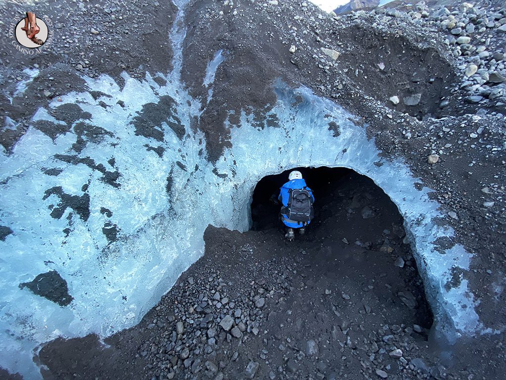 Cueva hielo Virkisjokull Islandia entrando