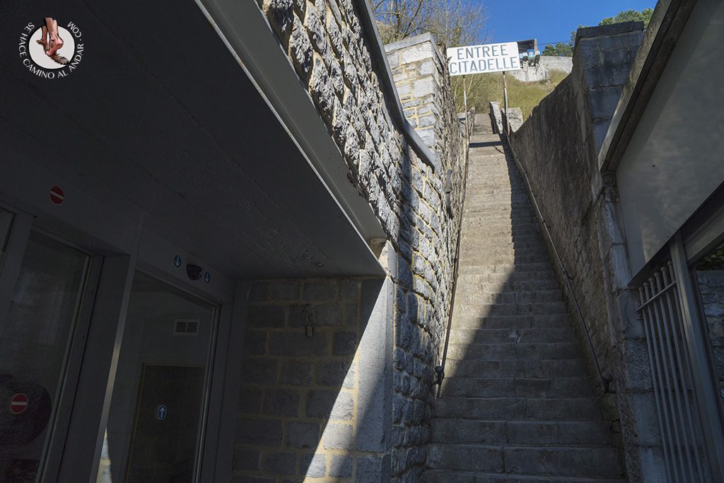 Dinant ciudadella escaleras entrada