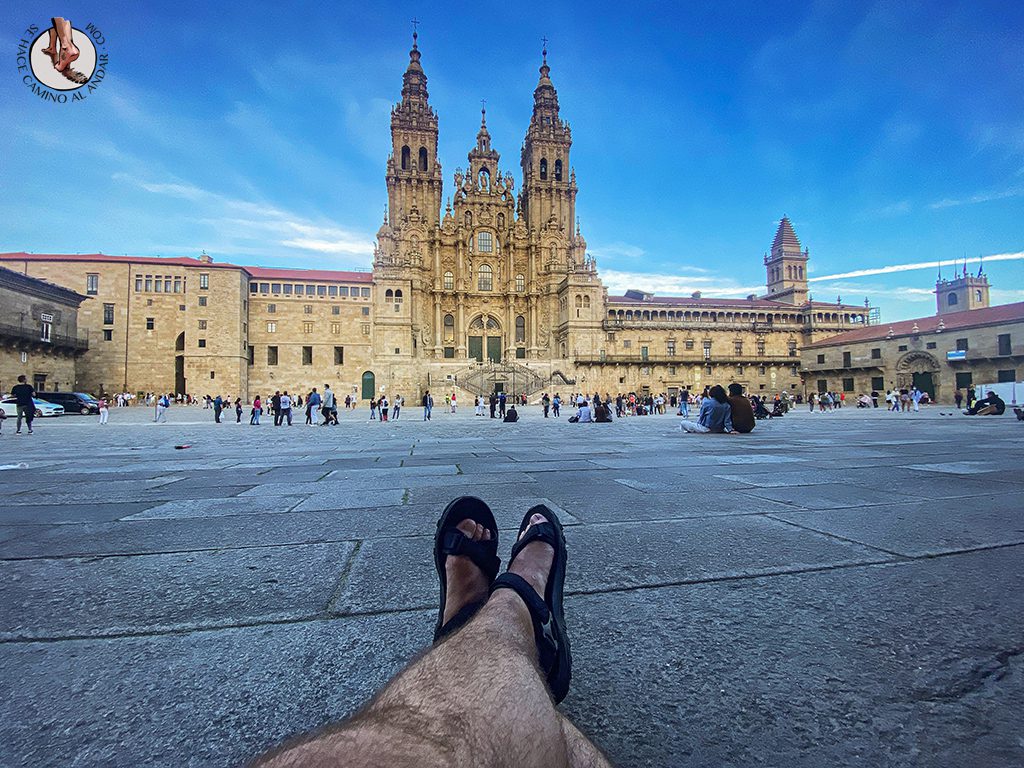 O Pedrouzo Santiago Compostela catedral sandalias