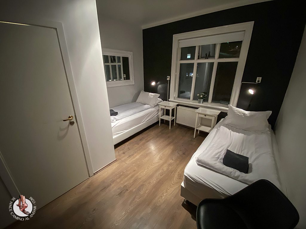 Presupuesto Islandia Apotek guesthouse habitacion