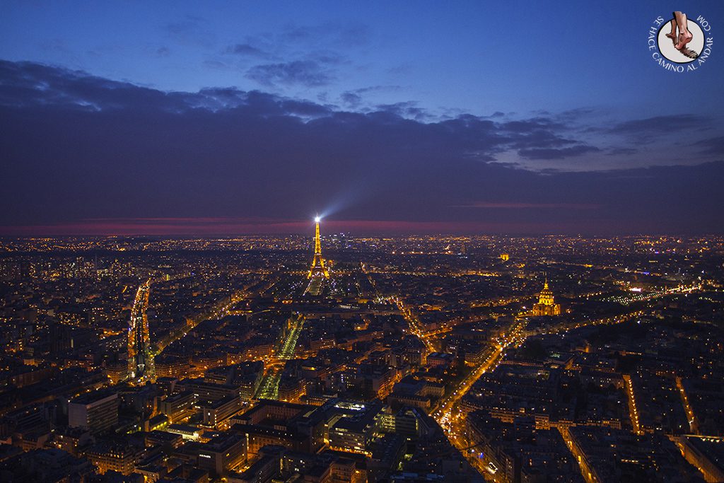 Torre Eiffel Montparnasse anochecer