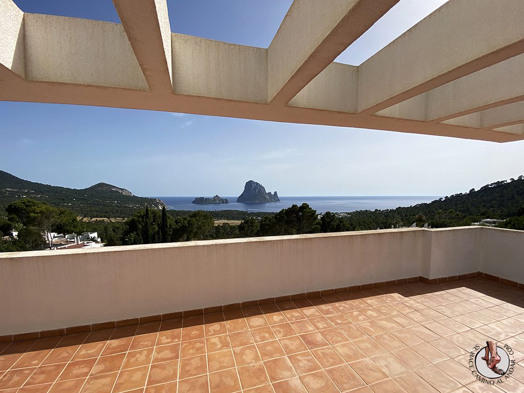 Villa con piscina en Ibiza suite terraza