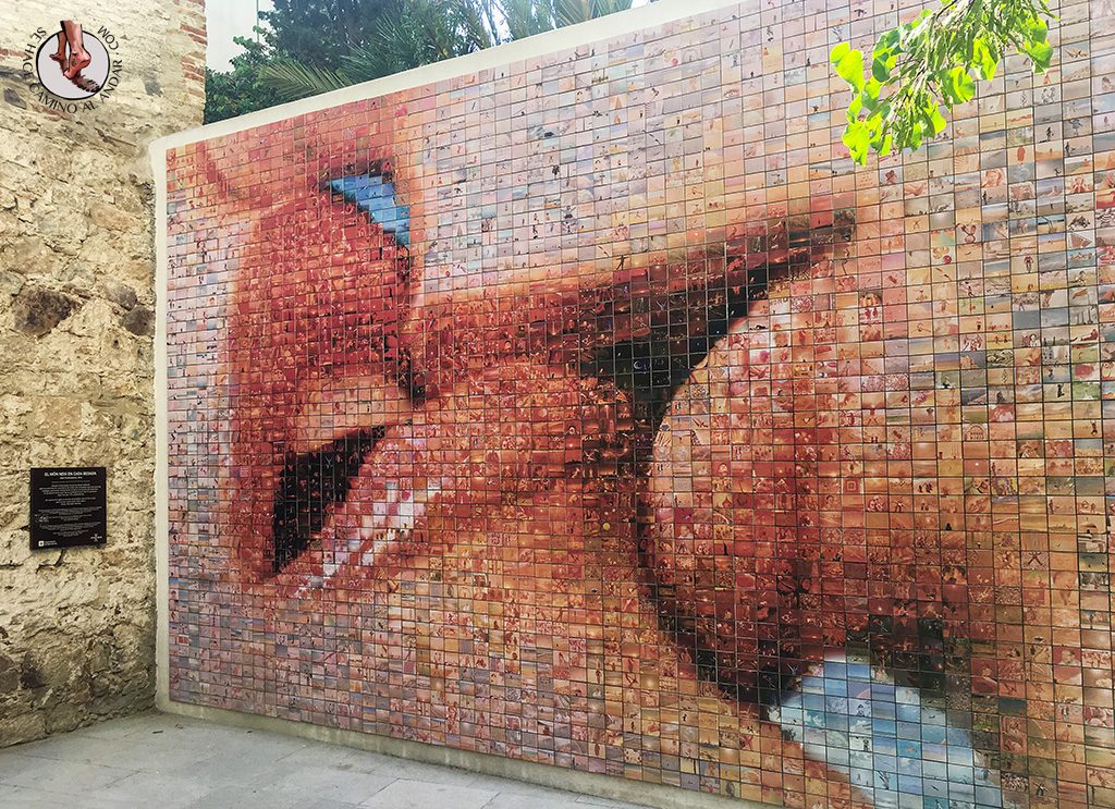 que ver en barcelona mural beso barrio gotico