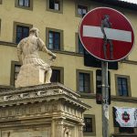 Las señales de tráfico de Clet Abraham en Florencia